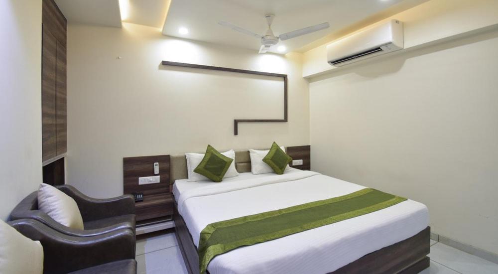 Hotel Palliate Ahmedabad Exterior photo